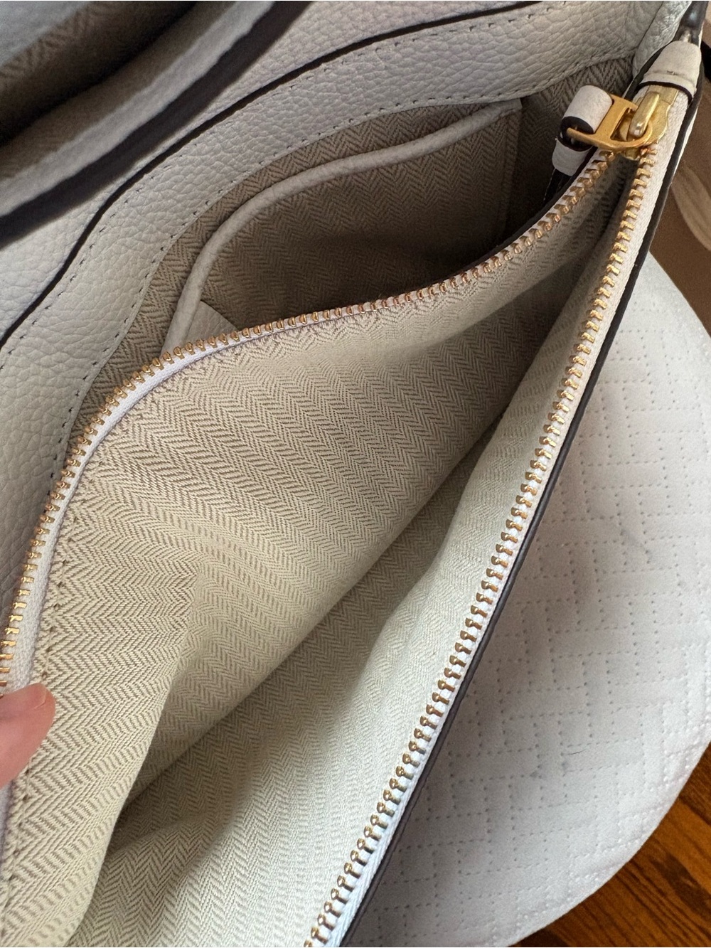 Tory Burch White Leather McGraw CrossBody Bag - Picture 5 of 8